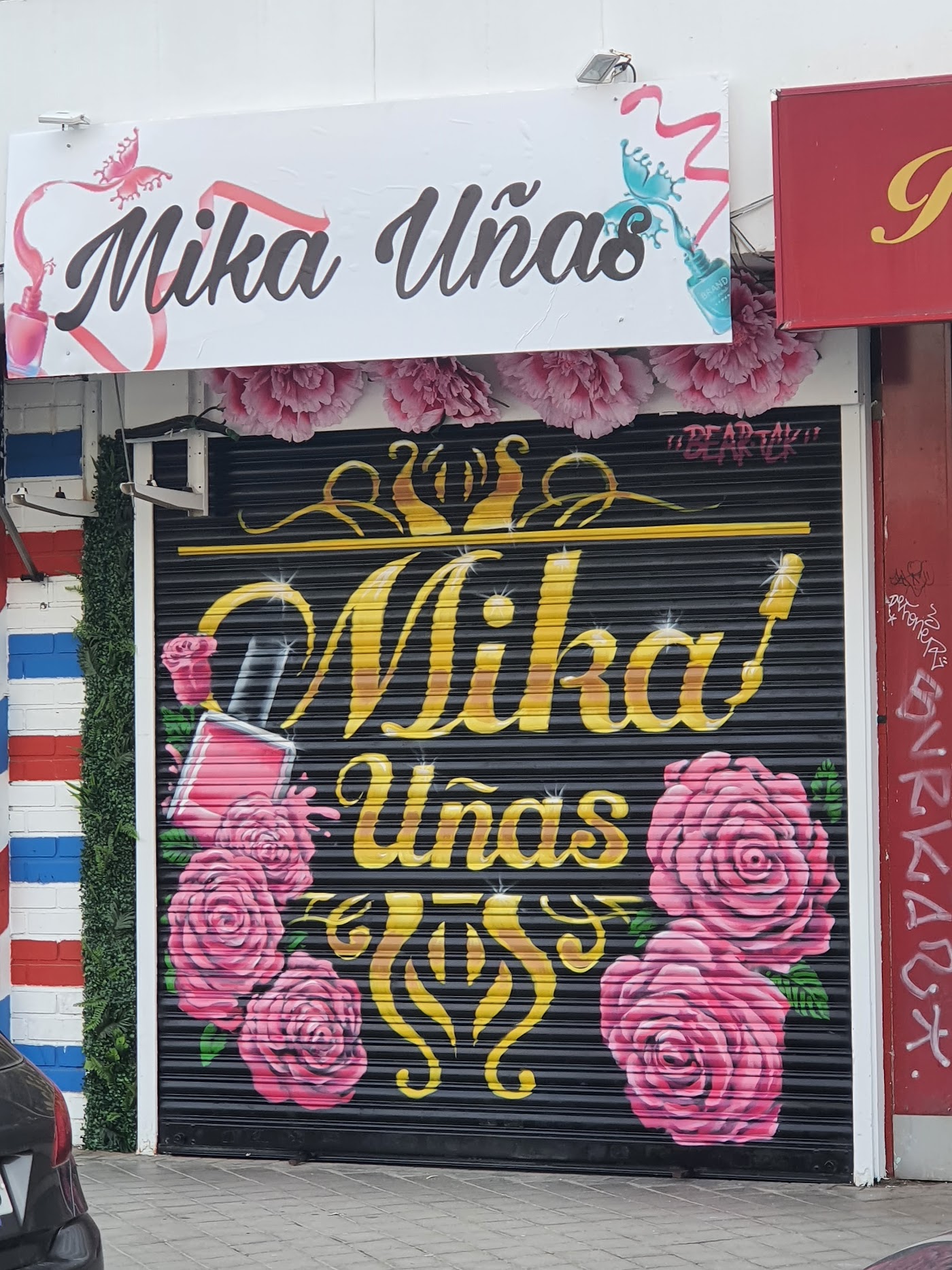 Fachada de Mika Uñas